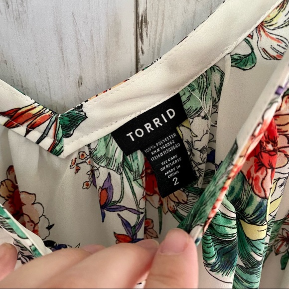 Torrid White Floral Tunic Cami G3 - Picture 3 of 4